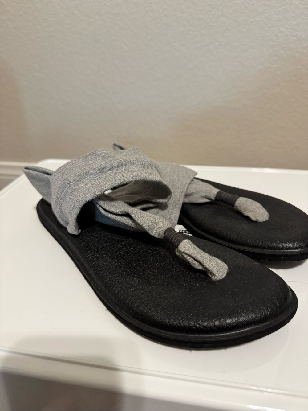Sanuk Gray Fabric Sling Toe Sandals with Black Footbed